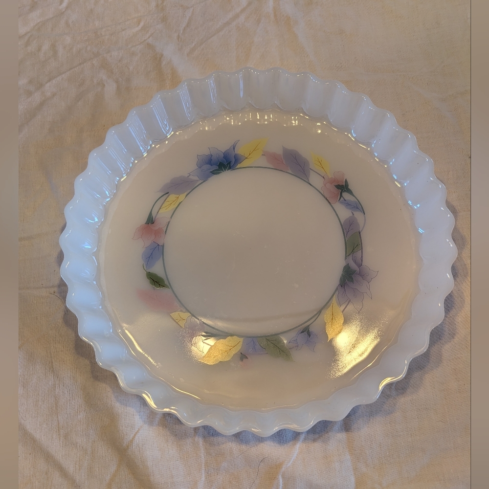 2/30$ Elegant White Milk Glass Pie Dish with Floral Design